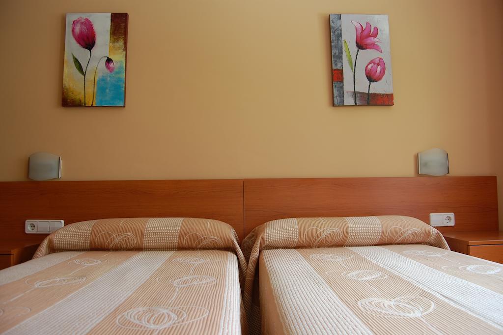 Hostal Cal Siles เอลปรัตเดยูเบรกัต ห้อง รูปภาพ