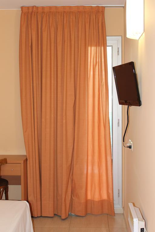 Hostal Cal Siles เอลปรัตเดยูเบรกัต ห้อง รูปภาพ