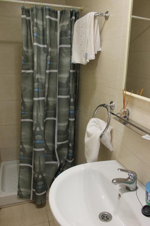 Hostal Cal Siles เอลปรัตเดยูเบรกัต ภายนอก รูปภาพ