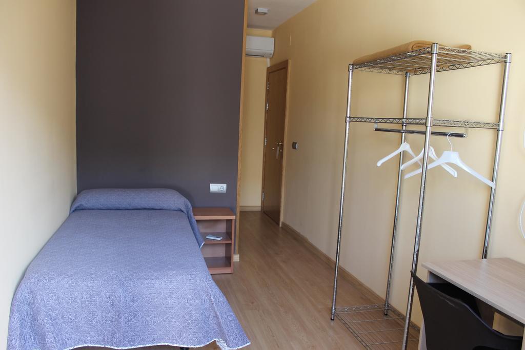 Hostal Cal Siles เอลปรัตเดยูเบรกัต ภายนอก รูปภาพ