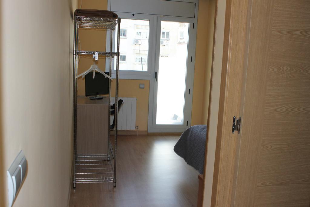 Hostal Cal Siles เอลปรัตเดยูเบรกัต ภายนอก รูปภาพ