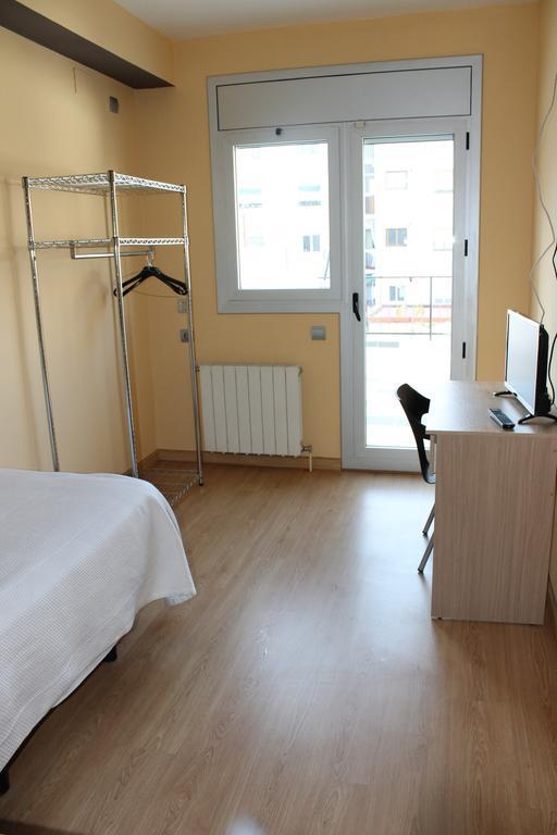 Hostal Cal Siles เอลปรัตเดยูเบรกัต ภายนอก รูปภาพ
