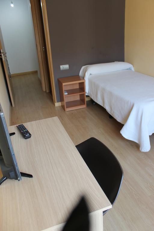 Hostal Cal Siles เอลปรัตเดยูเบรกัต ภายนอก รูปภาพ