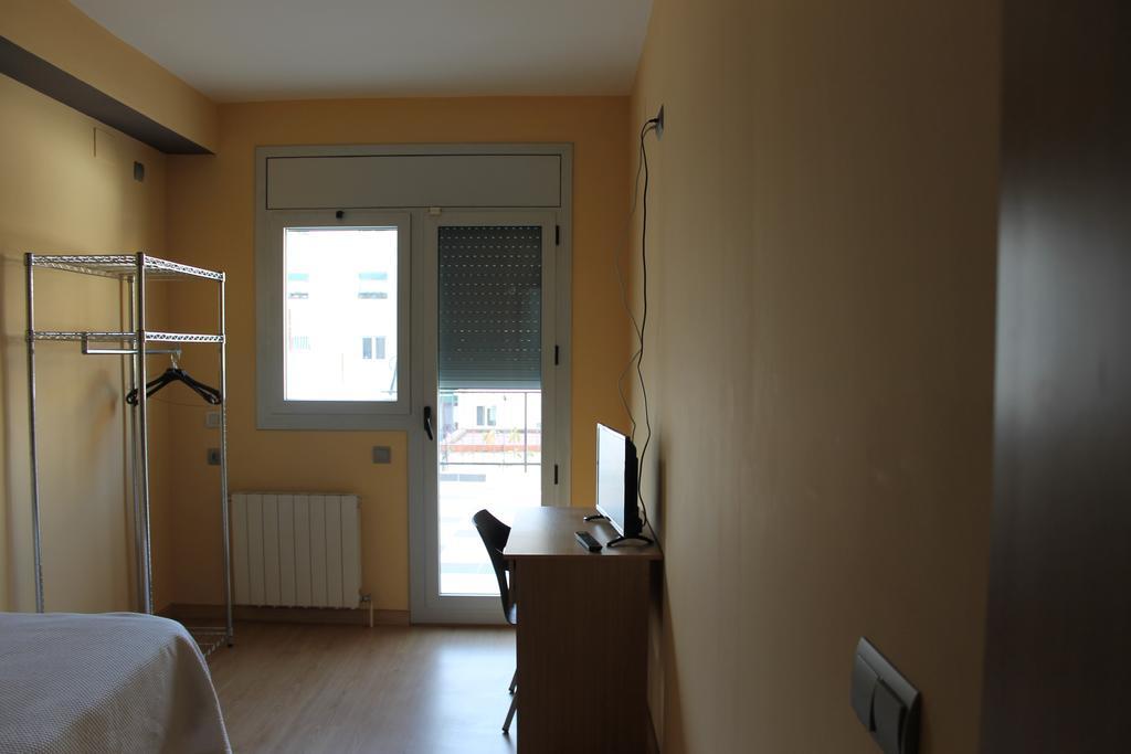 Hostal Cal Siles เอลปรัตเดยูเบรกัต ภายนอก รูปภาพ