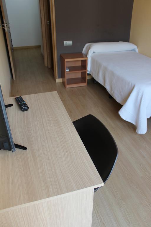 Hostal Cal Siles เอลปรัตเดยูเบรกัต ภายนอก รูปภาพ